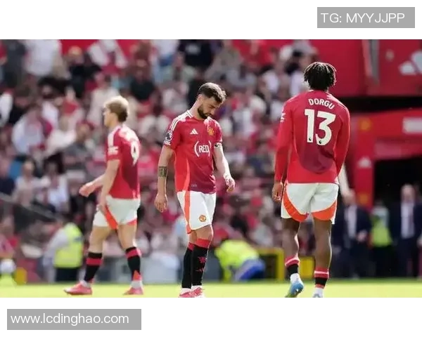 周薪11万中场锁定！曼联实力远超乌加特，新援或成梦剧场救世主！